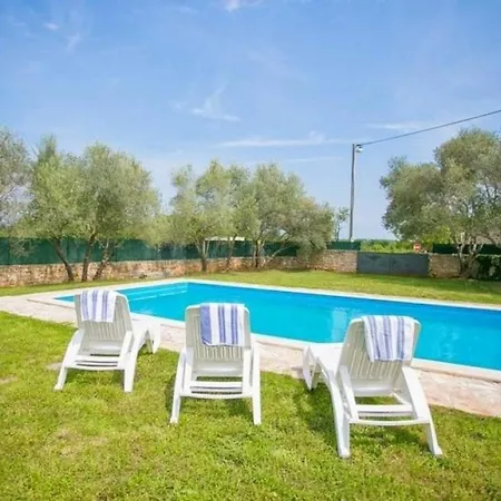 Apartman With Swimming Pool Sveti Lovrec, Istria - Sredisnja Istra - 24928 Sveti Lovrec Pazenaticki