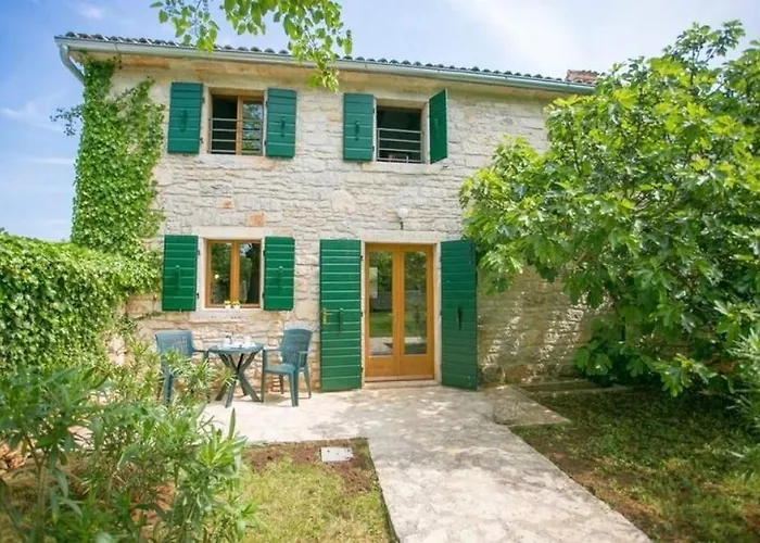 With Swimming Pool Sveti Lovrec, Istria - Sredisnja Istra - 24928 *